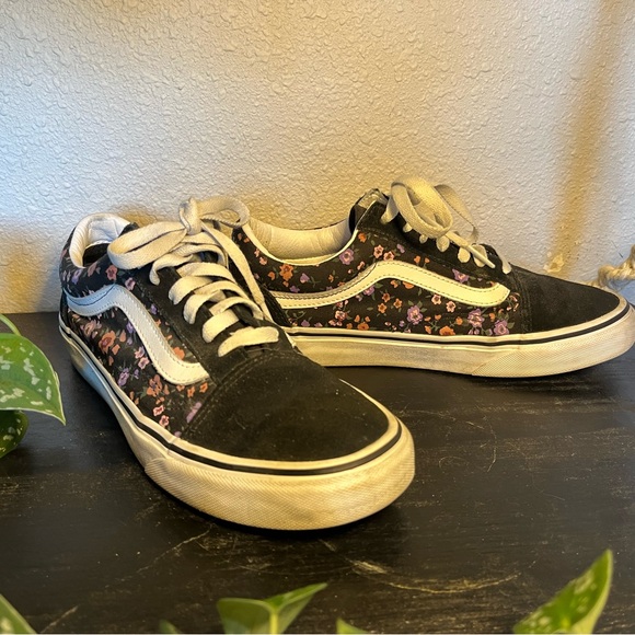 Floral vans - Picture 2 of 5